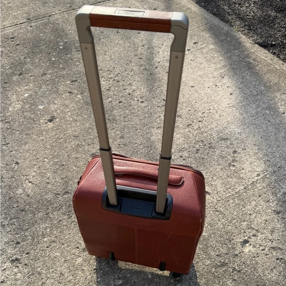 $2,000 Piquadro 100% Leather Antique Brown Carry On Luggage Executive Charging